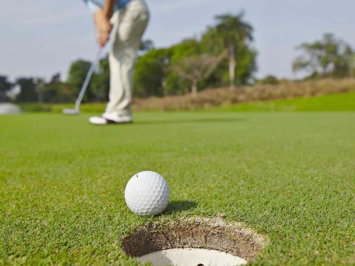 Chơi golf có gây đau chân hay không và cách phòng ngừa ra sao
