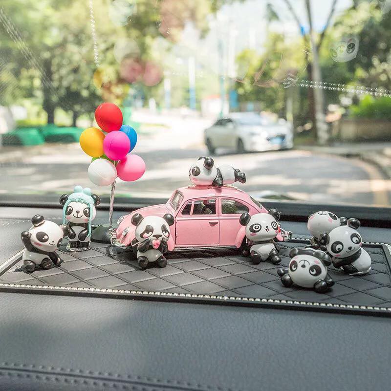 Những món đồ chơi không nên gắn trên xe ô tô